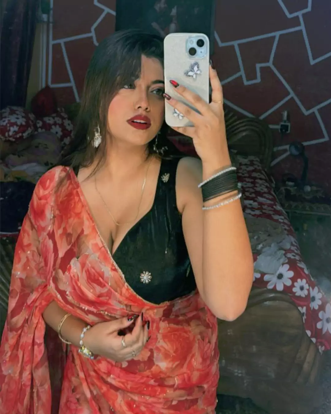Mona House Wife Escorts